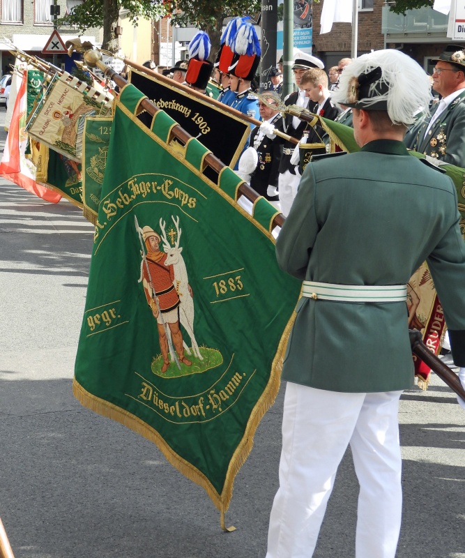 Fahnen bei der Kranzniederlegung